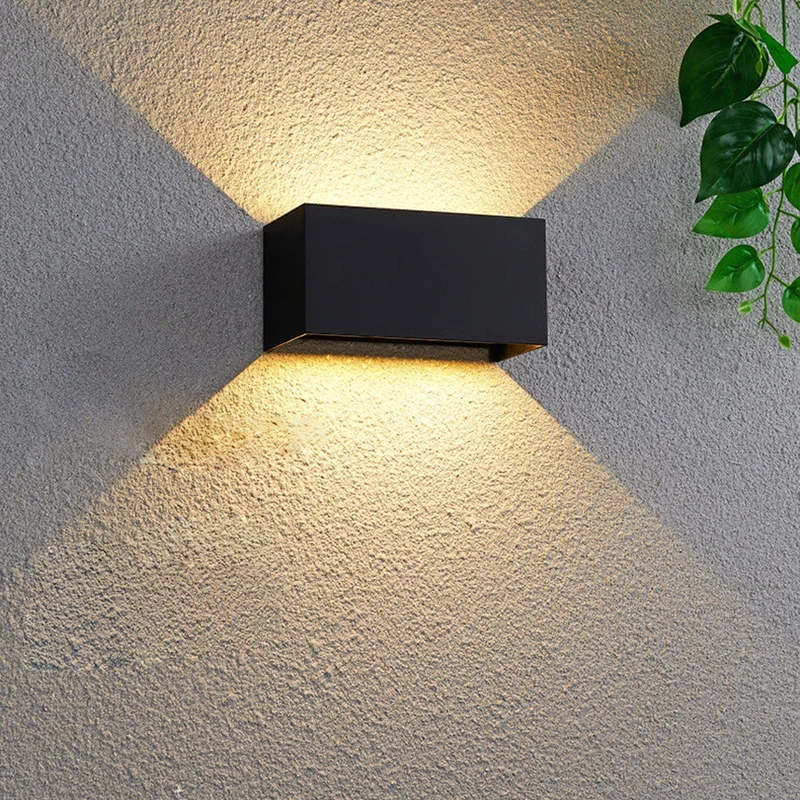Bright energy-saving outdoor LED lamp