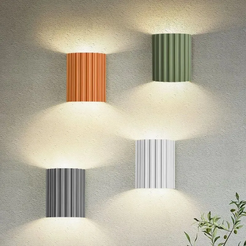 Elegant round wall lamp in soft colors