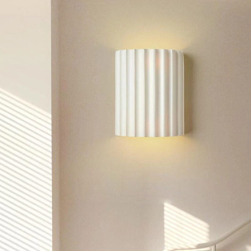 Elegant round wall lamp in soft colors
