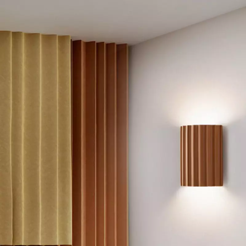 Elegant round wall lamp in soft colors