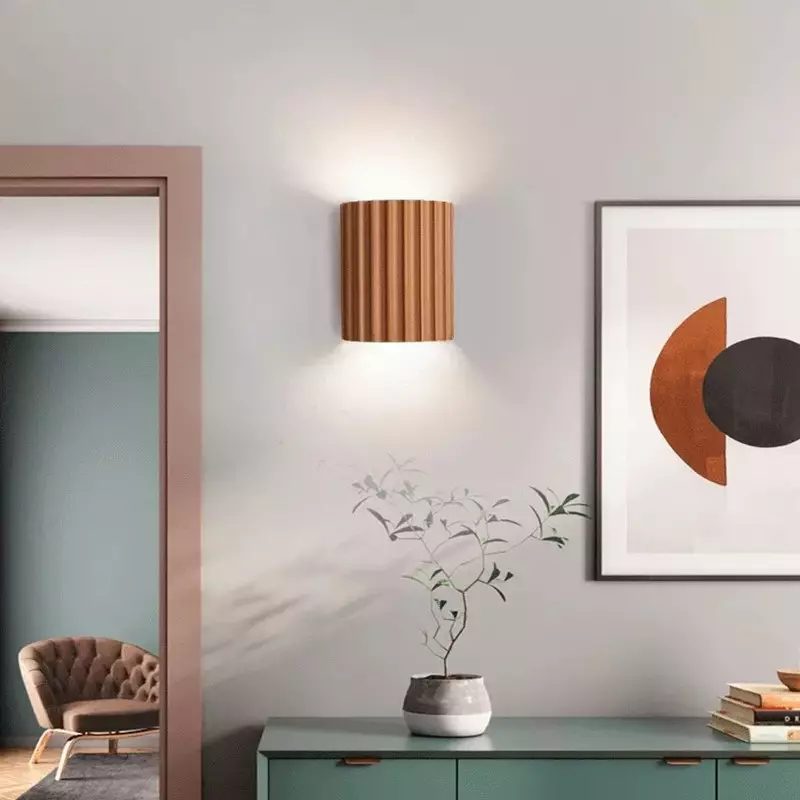 Elegant round wall lamp in soft colors