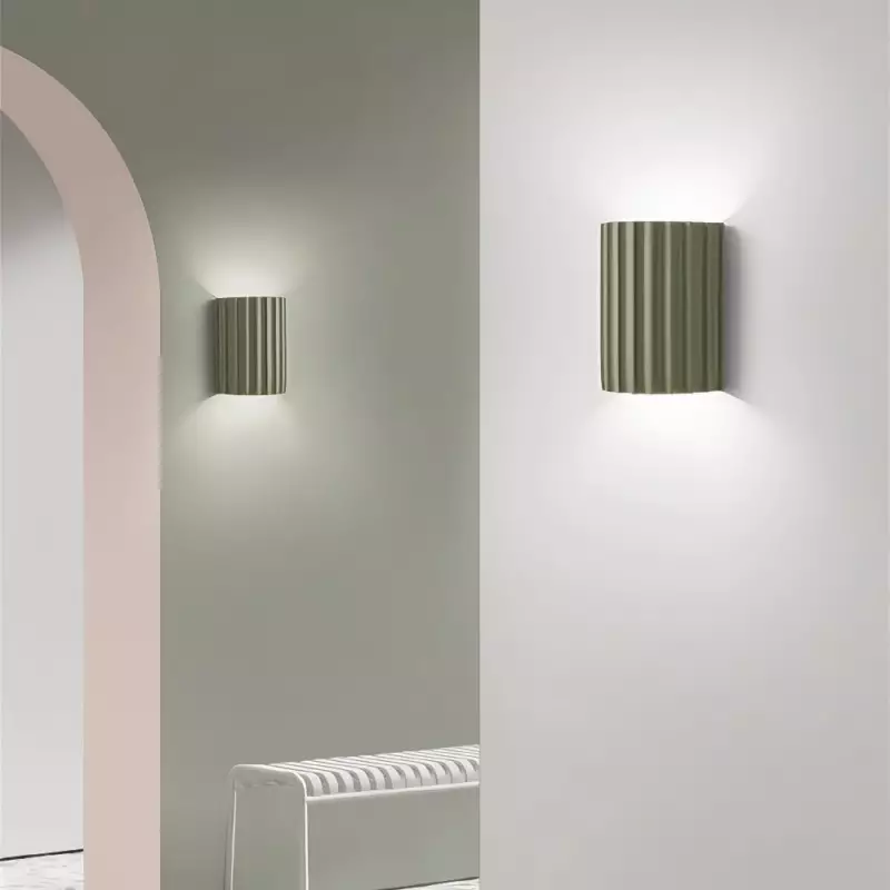 Elegant round wall lamp in soft colors