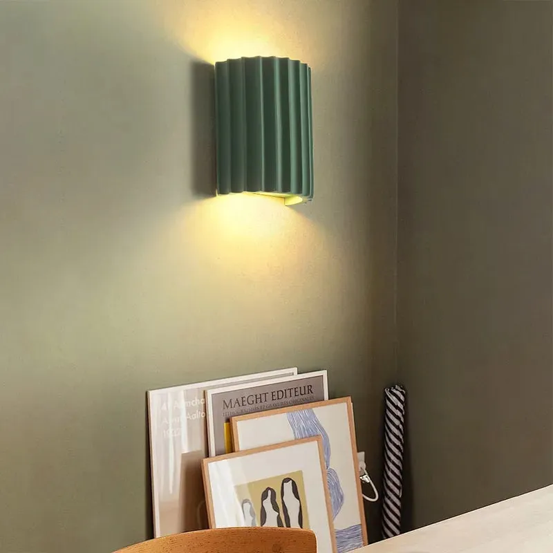 Elegant round wall lamp in soft colors