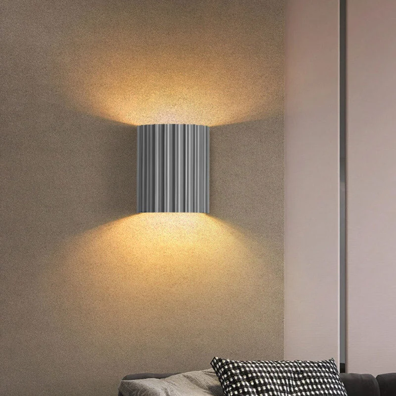 Elegant round wall lamp in soft colors