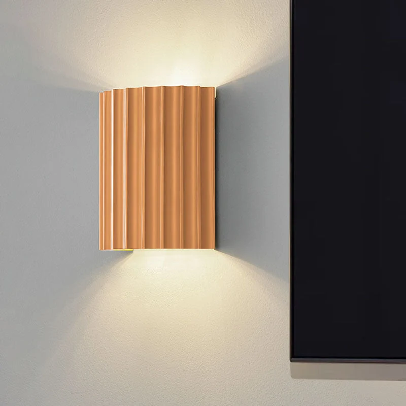 Elegant round wall lamp in soft colors