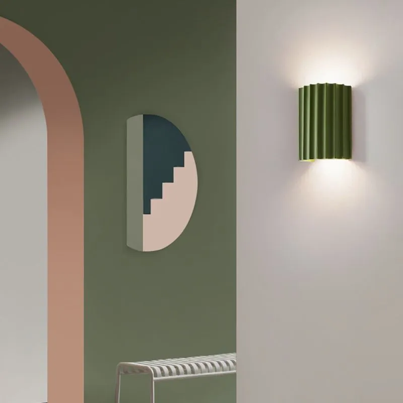Elegant round wall lamp in soft colors