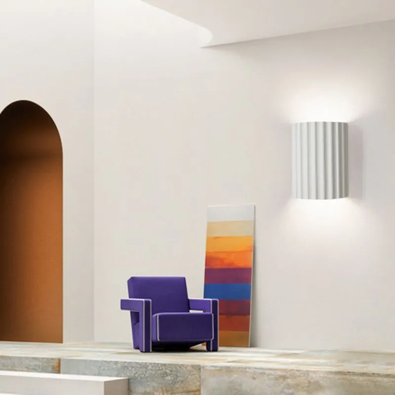 Elegant round wall lamp in soft colors