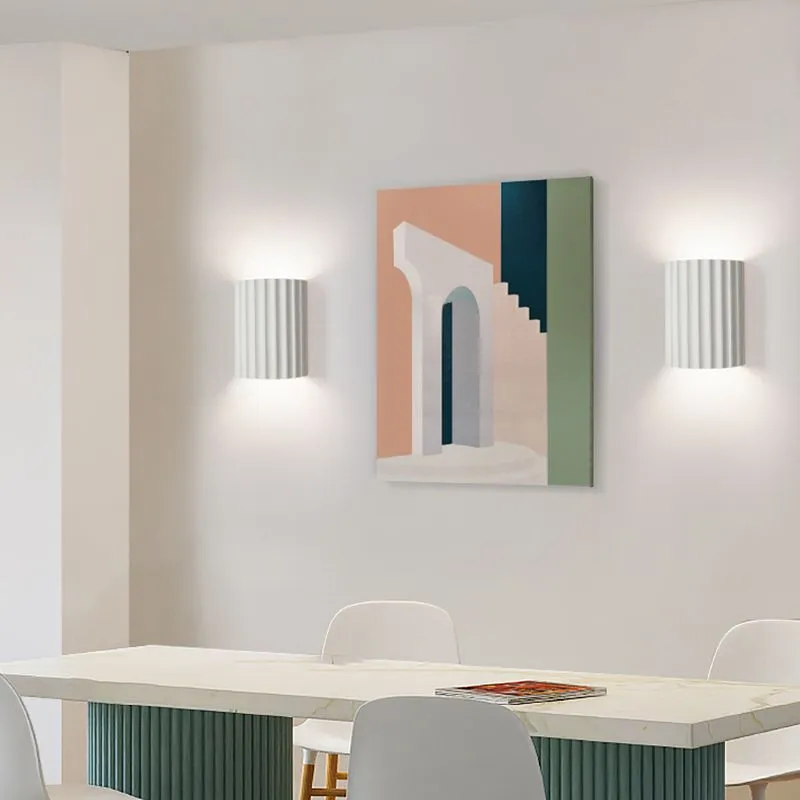 Elegant round wall lamp in soft colors
