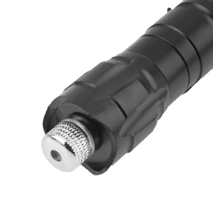 Precise long-range green laser pointer