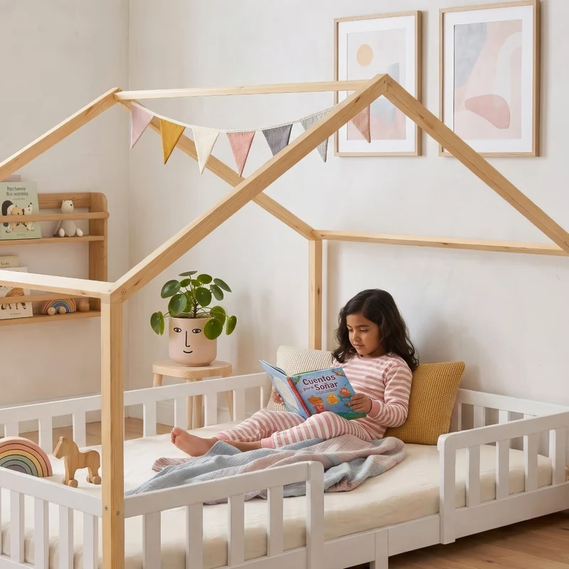 Letto per Cameretta Treviolo a Forma di Casetta in Stile Montessori con Materasso 120x200 cm - Bianco/Naturale [en.casa]
