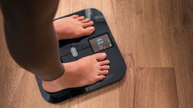 Cecotec Surface Precision Smart Bilancia Corporale - Capacità fino a 180kg - Accensione e Spegnimento Automatici - Misurazione Precisa - Compatto - Risparmio Energetico - Facile da Usare - Nero