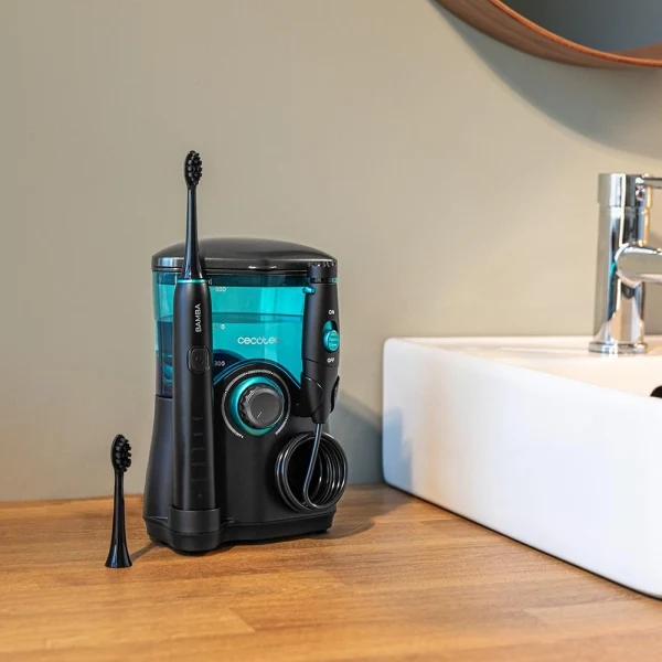 Cecotec Bamba ToothCare Jet Clean Stazione Igiene Dentale con Irrigatore e Spazzolino - Serbatoio 600ml - 10 Livelli - 7 Boccagli Inclusi - Spazzolino Sonico 5 Modalità - IPX7 - Nero