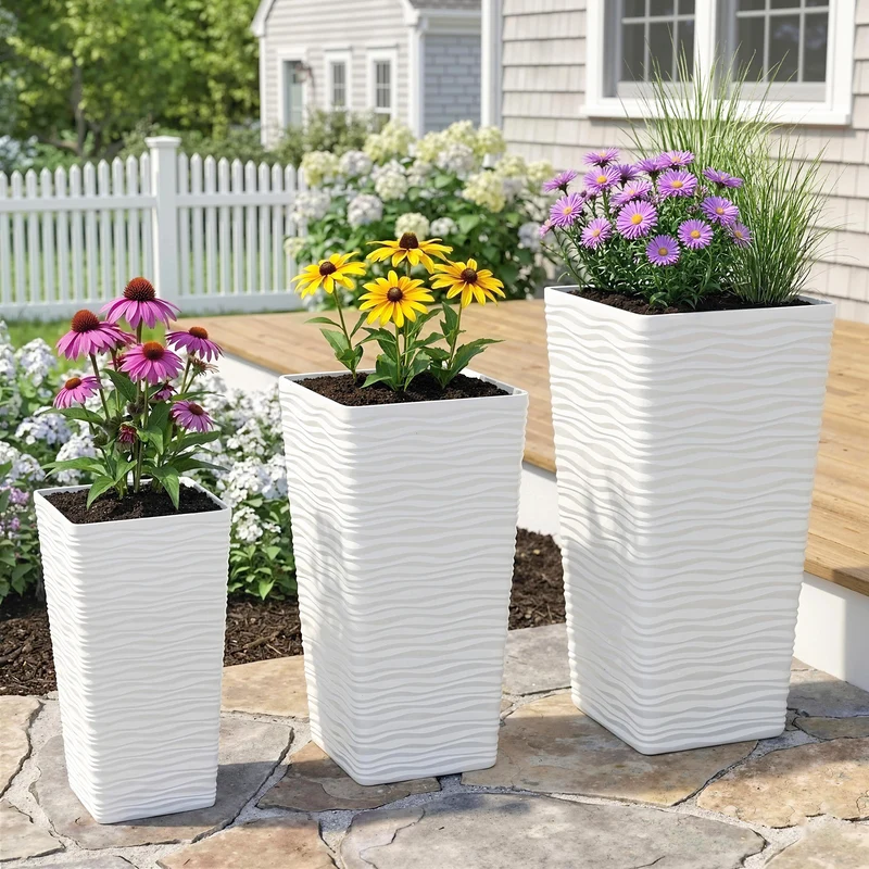 Set 3 Vasi da Esterno 42-55-65 cm Impilabili con Motivo Ondulato in Plastica Bianco