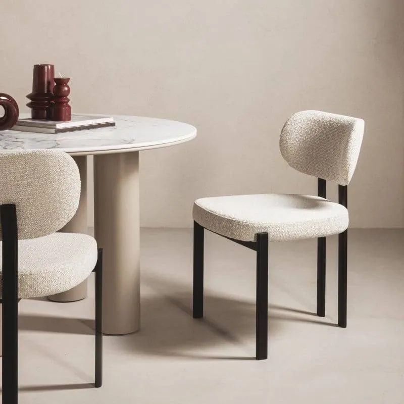 Poltrona FLARA rivestita beige chiaro gambe nere