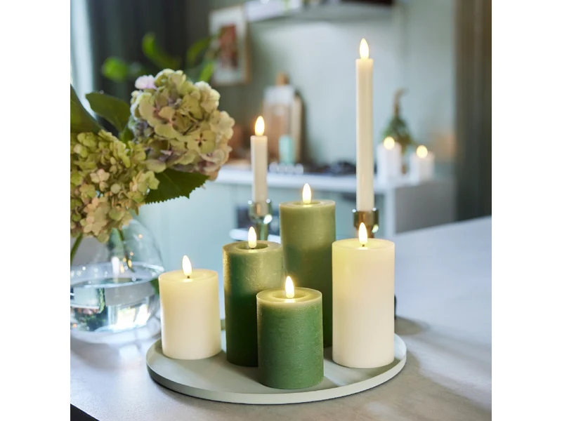 Candela avorio in cera con luce led bianco caldo diametro 7cm x altezza 15cm da interno con funzionamento a batteria 2xaaa ministilo