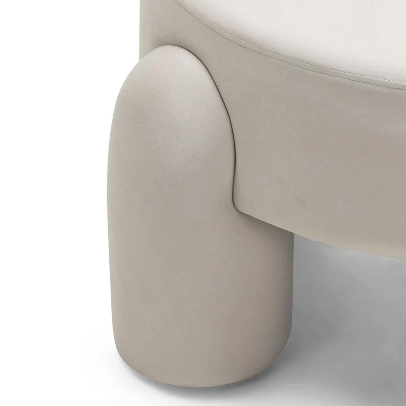Poltrona LUCCA, velluto crema, forme arrotondate