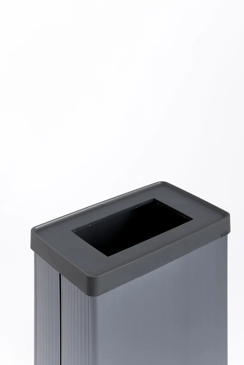Pattumiera Alta 54L Interno Esterno Keter Verto Recycle 43,5x26,5x68,7 cm con Bordo Copri Sacco in Plastica Blu Perla