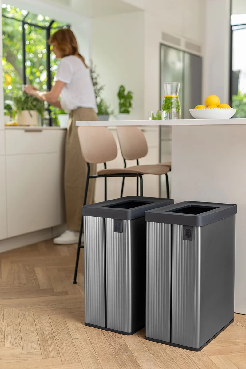 Pattumiera Alta 54L Keter Verto High 43,5x26,5x68,7 cm in Plastica Grigio Perla