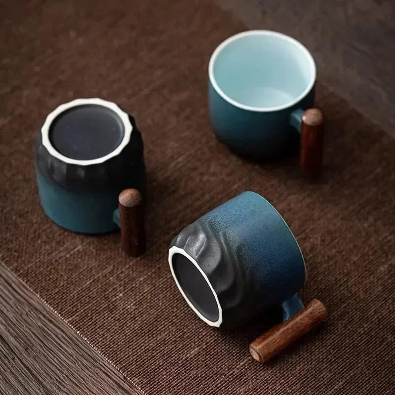 Espressokop – Handgemaakt Keramiek met Houten Greep & Compact Design