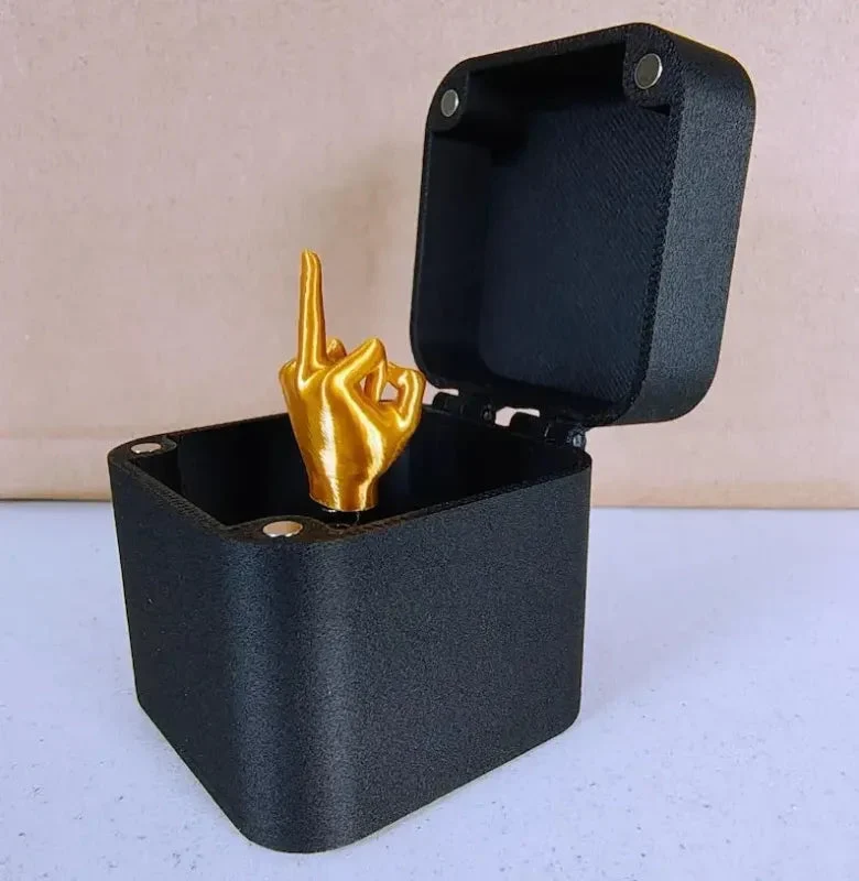 Grappig Cadeaudoosje – Magnetische Verrassing & Compact Design