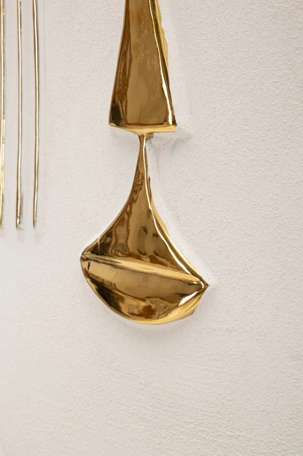 Decorazione Murable Mumbasa 26x6,5x39,5 cm in Ceramica Bianco e Oro