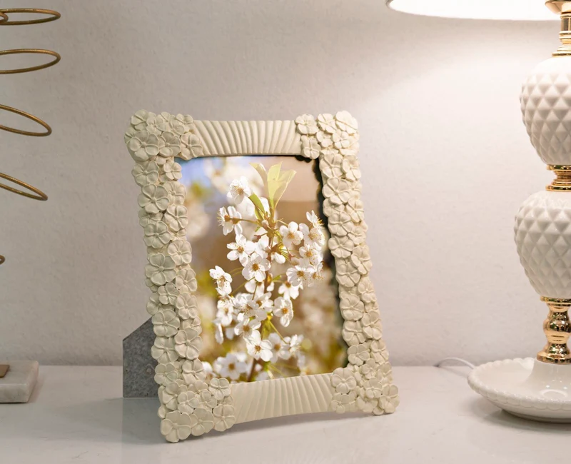 Cornice Cempak 22,8x2x28 cm in Resina e Vetro Crema