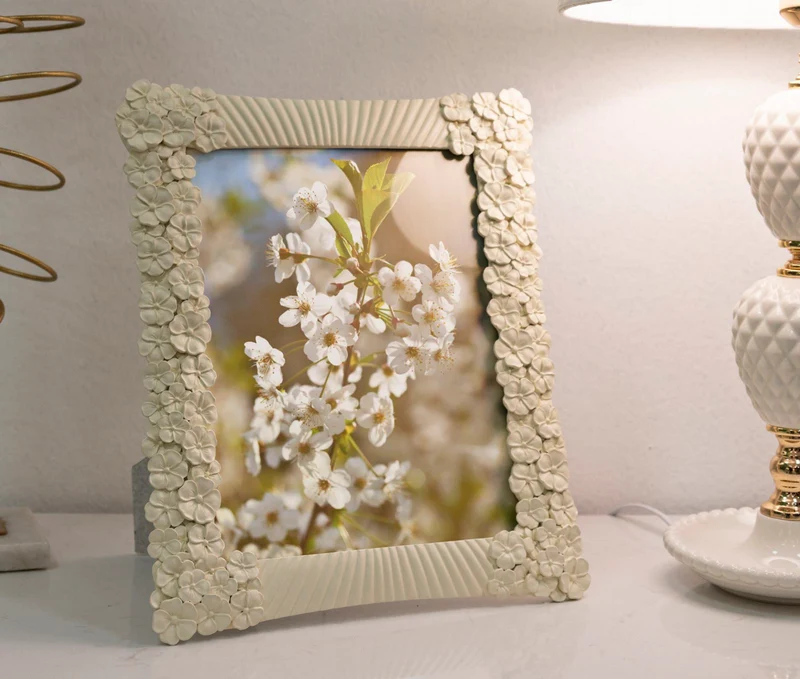 Cornice Cempalk 27,8x2x33 cm in Resina e Vetro Crema