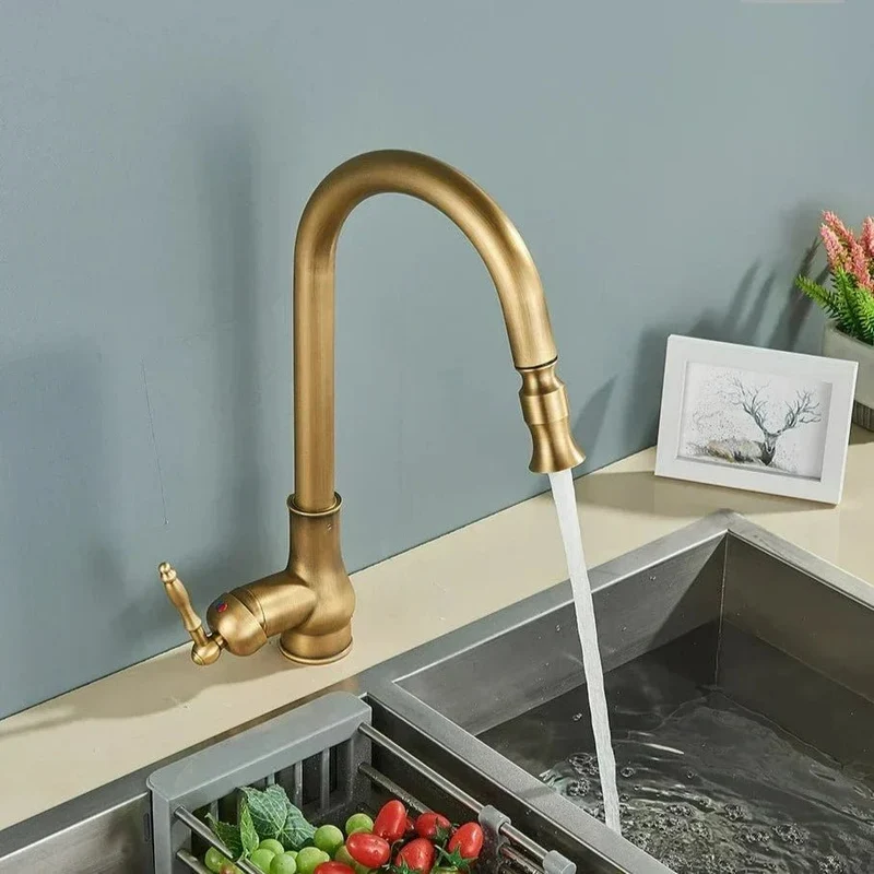 Uittrekbare keukenkraan – Bronzen kraan met flexibele sproeikop