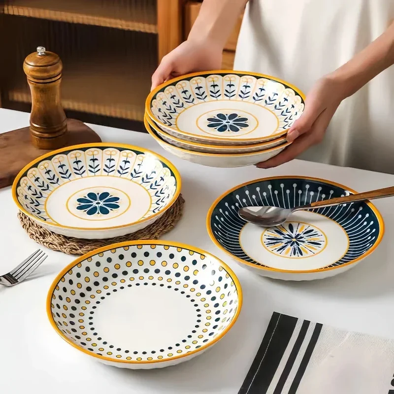 Bordenset – 4-delige porseleinen set met decoratief patroon en gouden rand