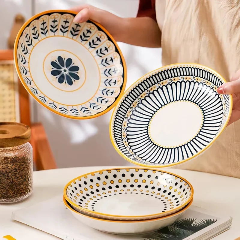 Bordenset – 4-delige porseleinen set met decoratief patroon en gouden rand