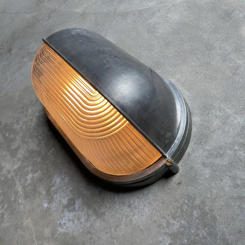 Outdoor industrial bulkhead wall lamp Oval weather-resistant design