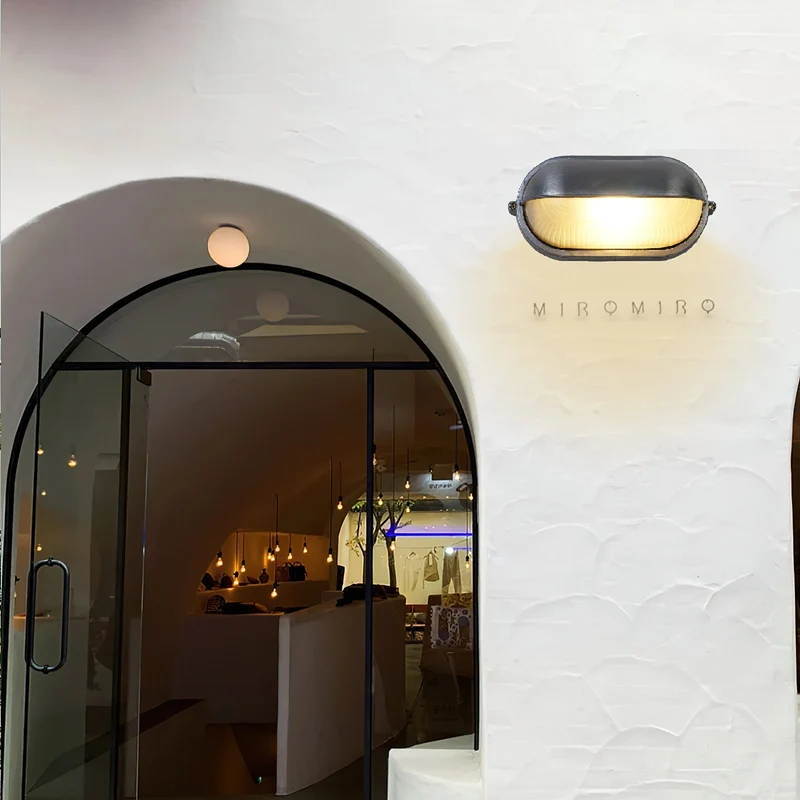 Outdoor industrial bulkhead wall lamp Oval weather-resistant design
