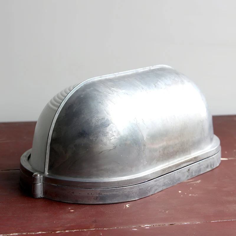 Outdoor industrial bulkhead wall lamp Oval weather-resistant design