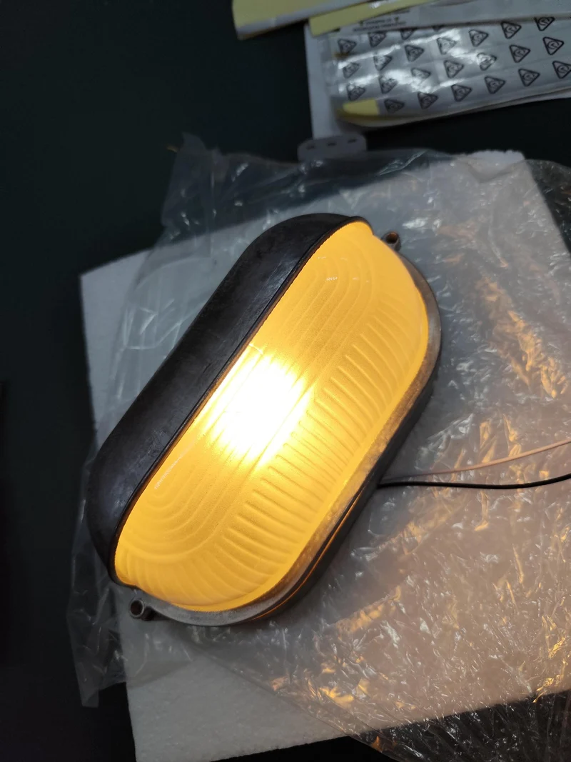 Outdoor industrial bulkhead wall lamp Oval weather-resistant design