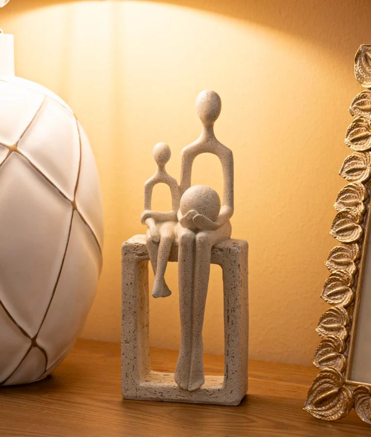 Statuetta Maternità Stons 10x7,5x26 cm in Resina Crema