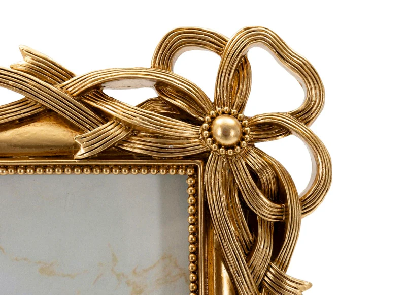 Cornice Knot 23,4x2,3x28,5 cm in Resina e Vetro Oro