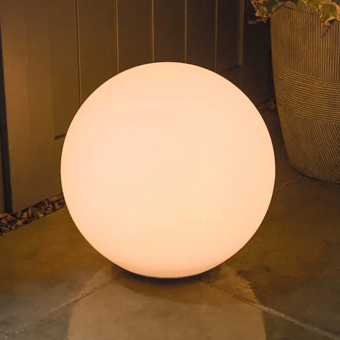 Elegant outdoor spherical LED lighting