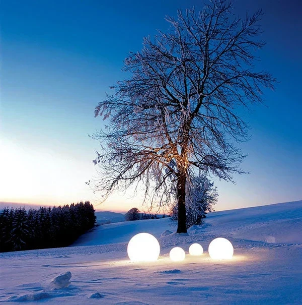 Elegant outdoor spherical LED lighting