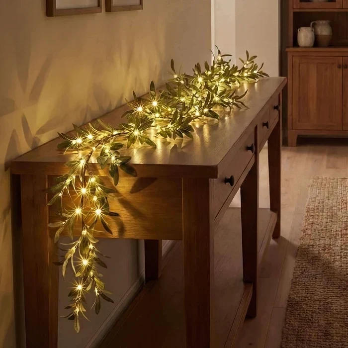 Verlichte olijftak – kunsttak met twinkelende lichtjes tussen de bladeren