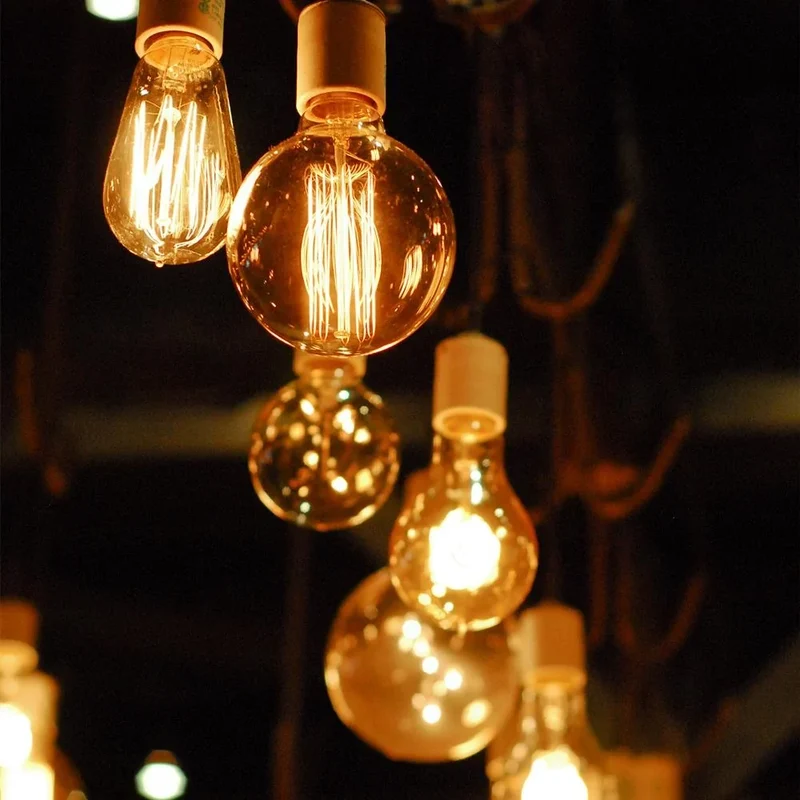 Filamentlampen met E27-fitting – dimbaar warm licht, elf vormen