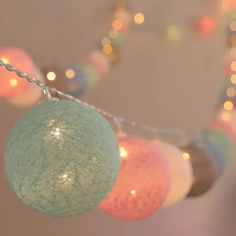 Snoerverlichting met katoenen bolletjes – tien kleursets, vijf lengtes