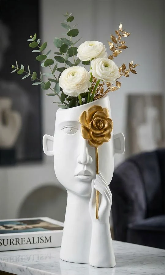 Vaso Face con Fiore 14x13x27 cm in Poliestere Bianco e Oro