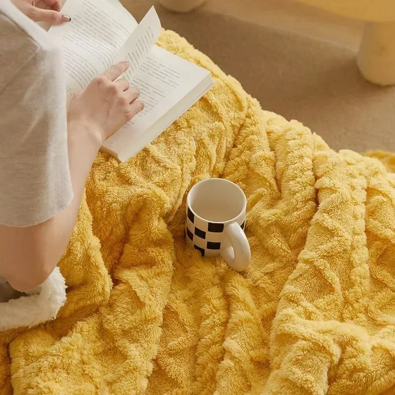 Warm Thick Lambswool Blanket – Stylish for Winter Evenings