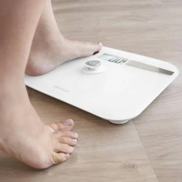 Cecotec Surface Precision 10200 Smart Healthy White Bilancia Pesapersone fino a 180kg - Energia senza Pile - Bluetooth - 4 Sensori - Cristallo Temperato - Piedini Antiscivolo - Spegnimento Automatico - Colore Bianco