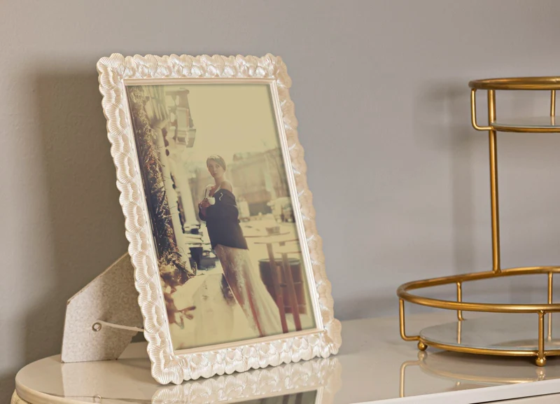 Cornice Hearty 25,3x1,8x30,5 cm in Resina e Vetro Argento