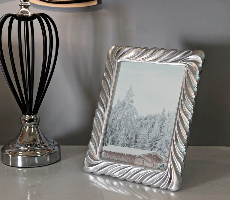 Cornice Carvy 21,3x1,5x26,3 cm in Resina e Vetro Argento