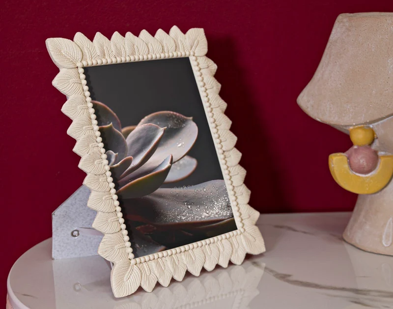 Cornice Light Leaf 21,3x1,7x26,5 cm in Resina e Vetro Crema
