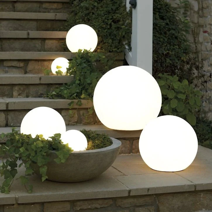 GlowSphere – Sferische tuinlamp met 16 kleuren & afstandsbediening