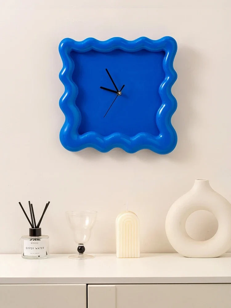 Contemporary Slim Minimalist Round Wall Clock