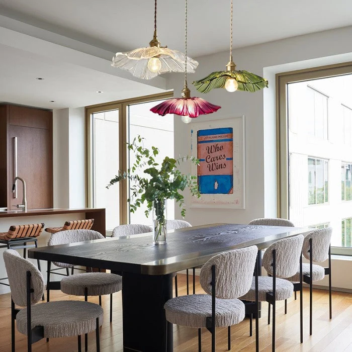 Sculptural pendant lamp with floral pattern